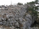 Алупка-Исар. Остатки оборонительных стен.
